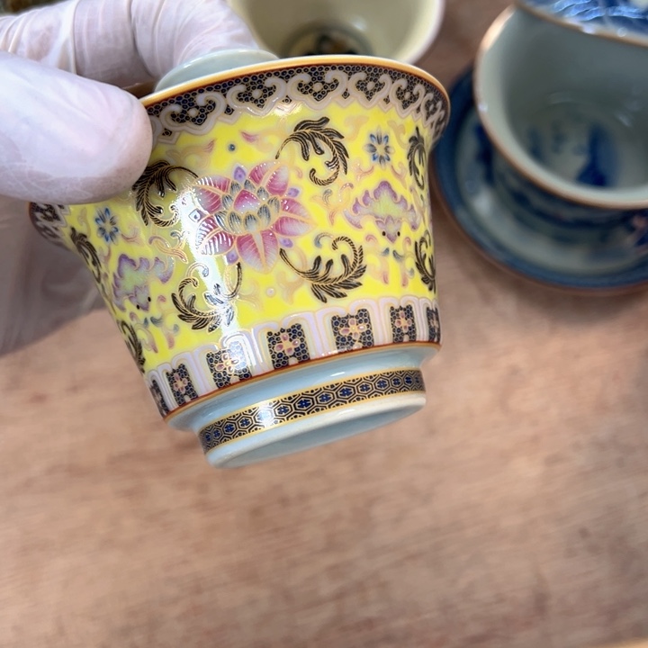 瓷片珐琅缠枝莲马蹄盖碗