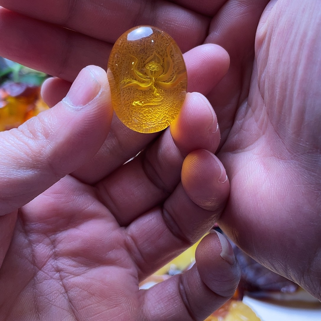 琥珀未镶嵌裸石吊坠