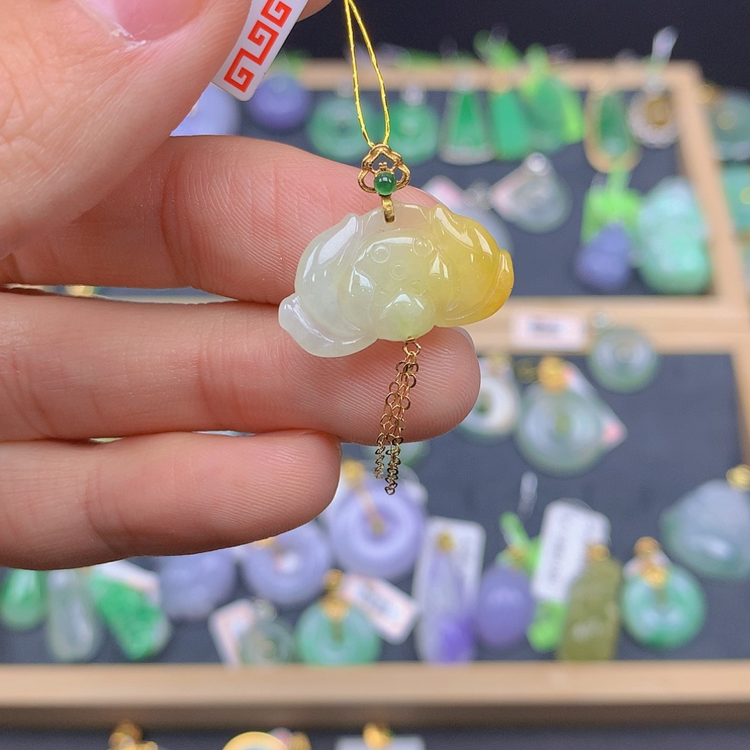 翡翠颈饰18K金镶嵌翡翠