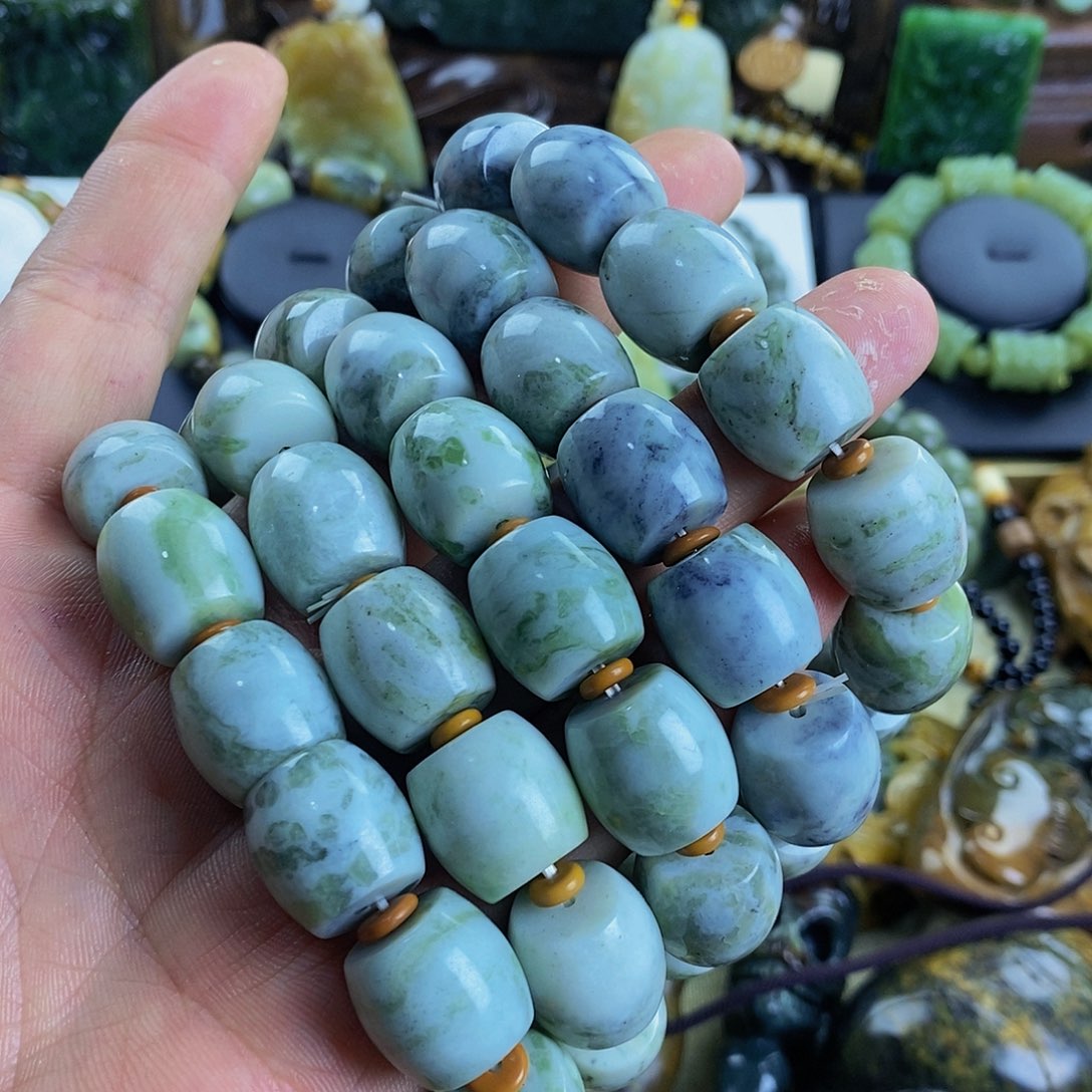 蛇纹石玉手串瑕疵未镶嵌