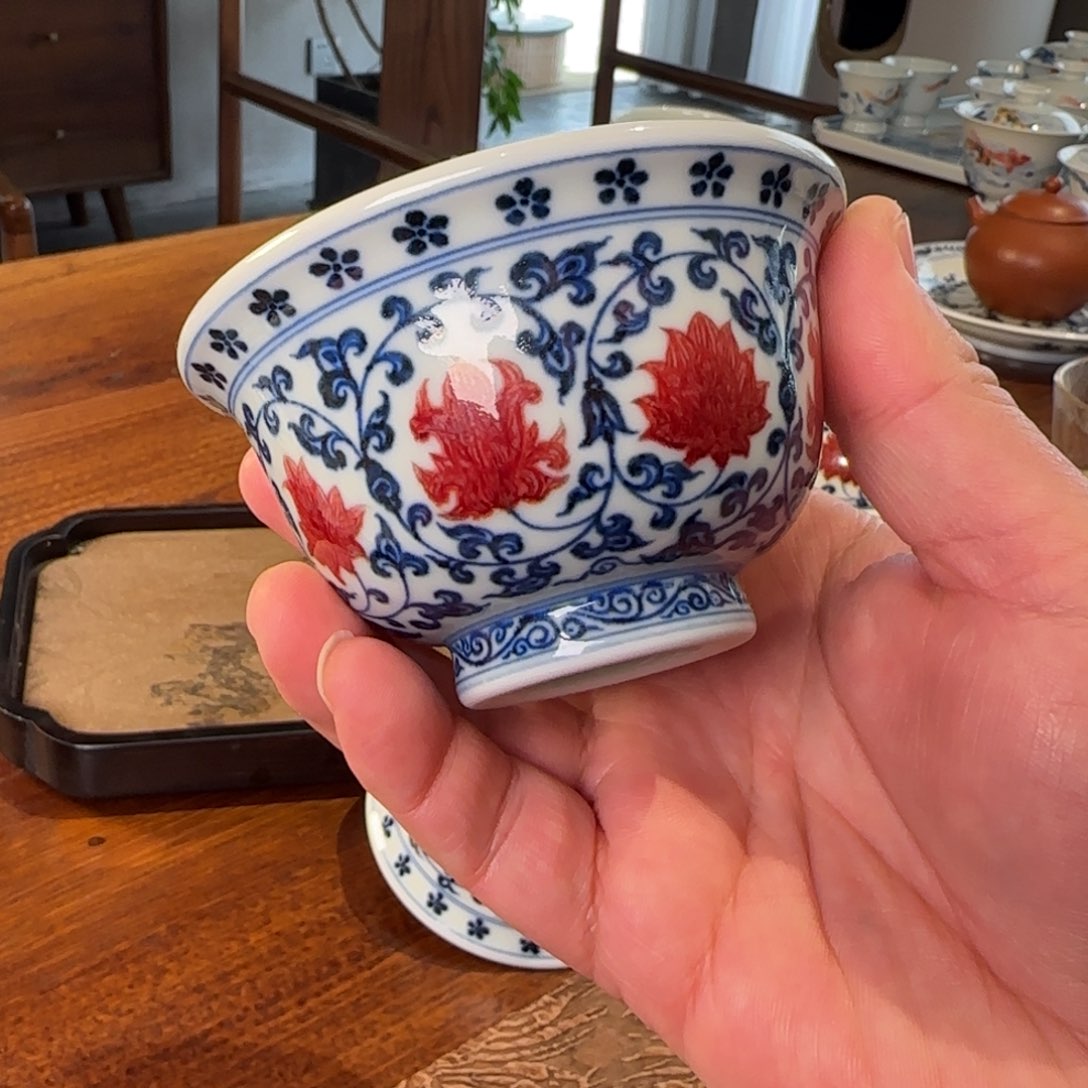 屹朴堂釉里红压手杯