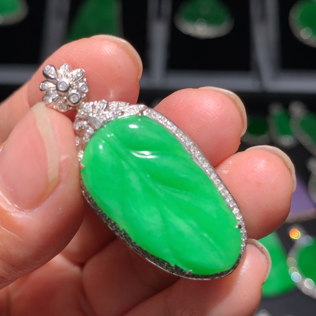 翡翠颈饰18K金镶嵌翡翠