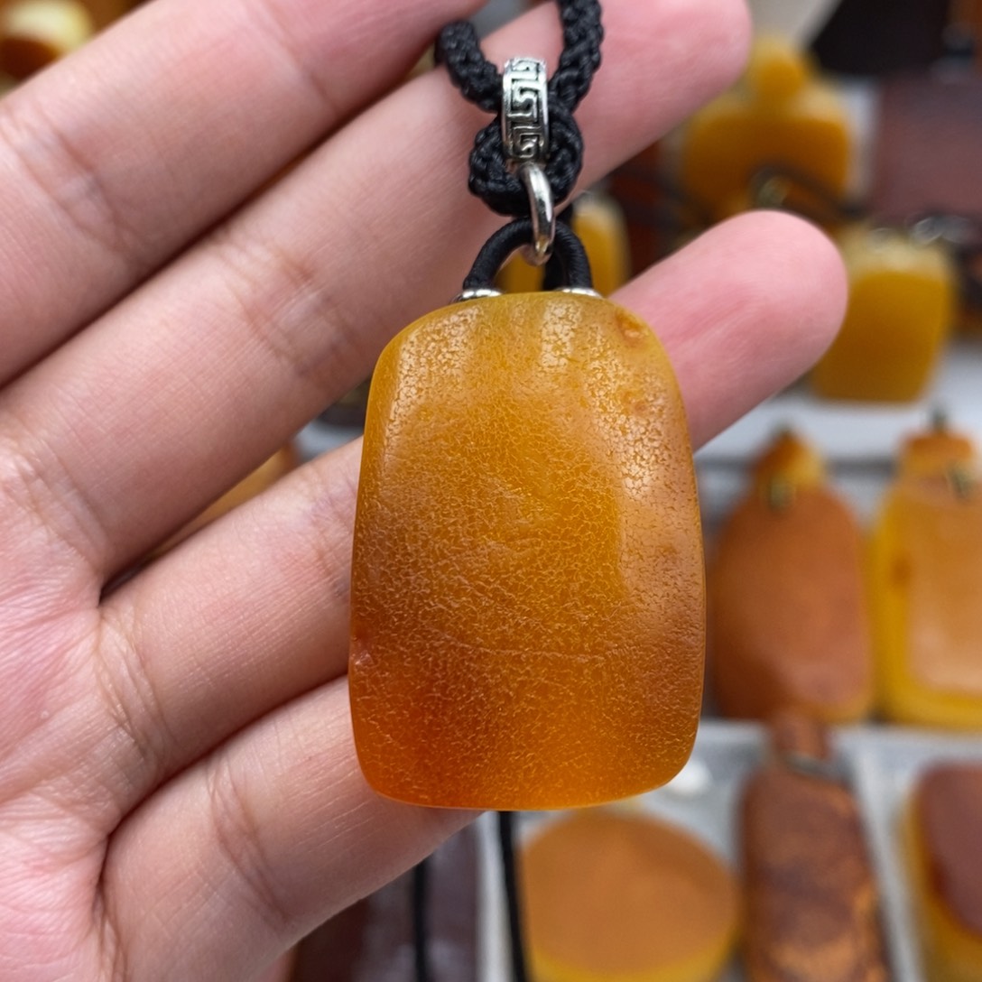 琥珀吊坠(赠链)未镶嵌