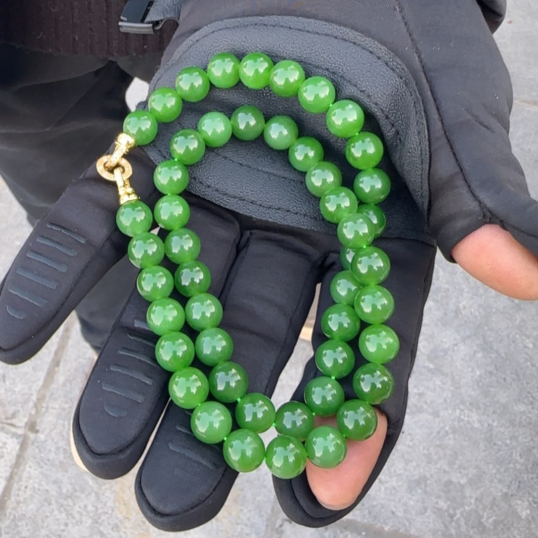 和田玉未镶嵌颈饰卡十正阳绿