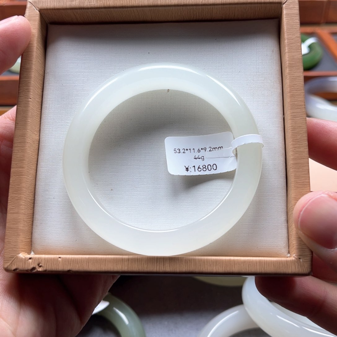 和田玉手镯未镶嵌小*v