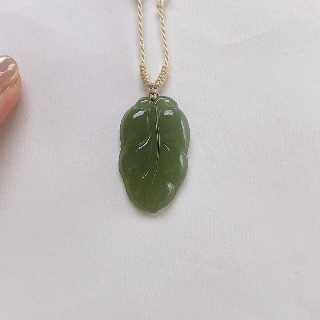 过***人和田玉未镶嵌吊坠(赠链)