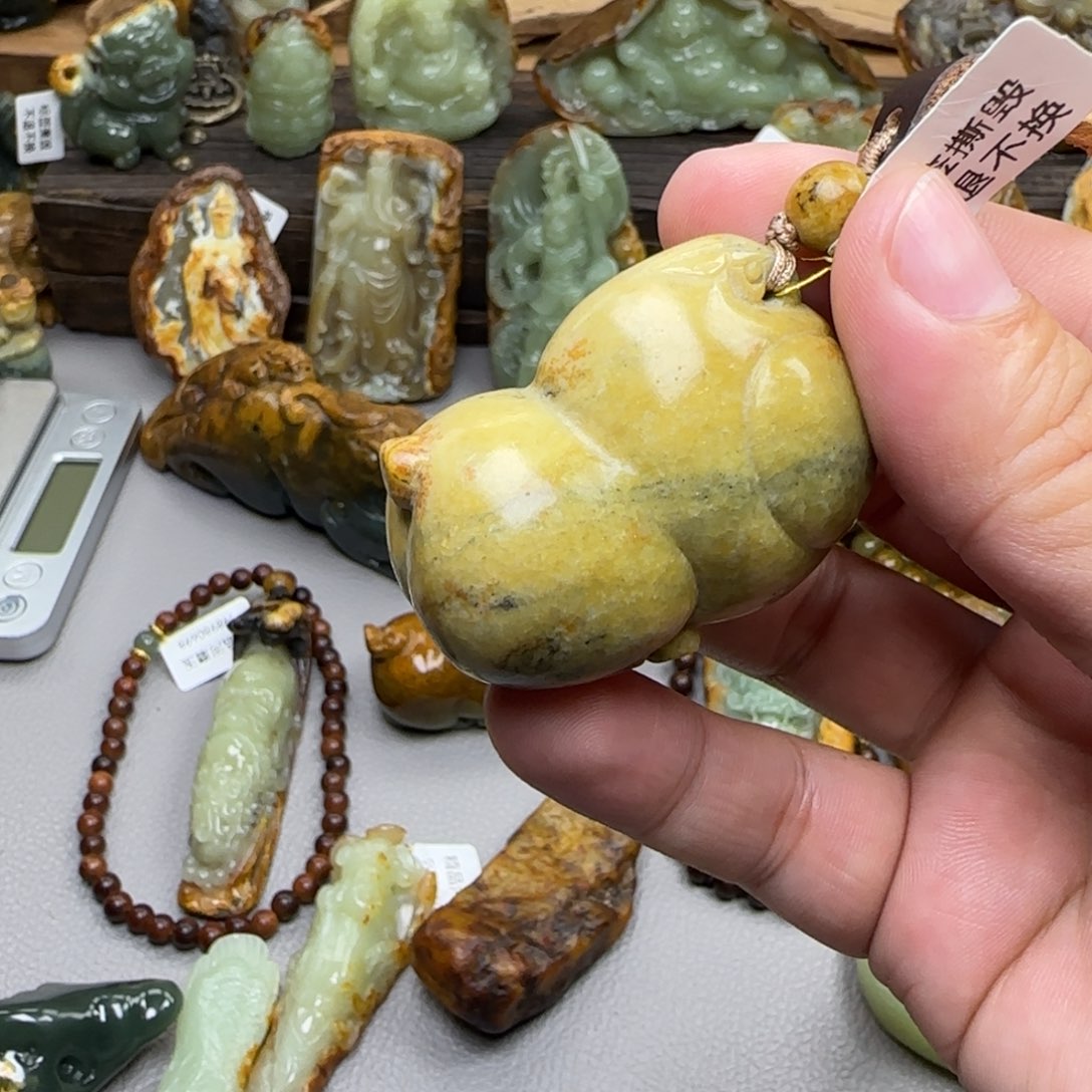 好***情岫岩河磨玉（透闪石质玉）未镶嵌珠宝奇石