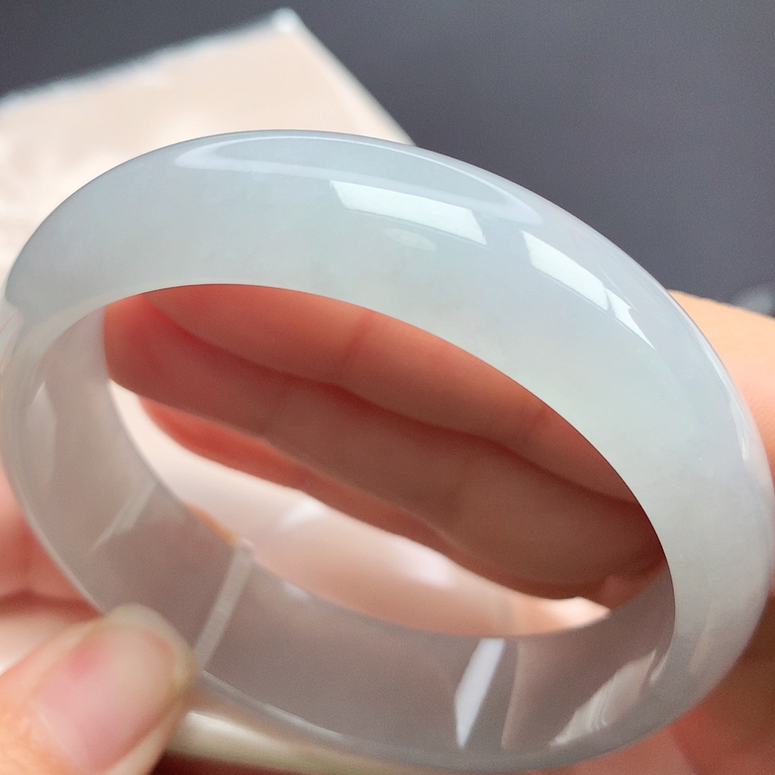 翡翠手镯未镶嵌58圈口