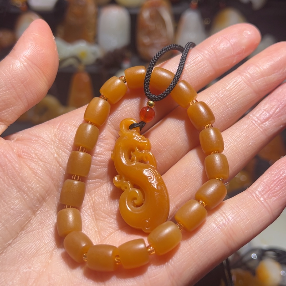 石***e和田玉未镶嵌颈饰