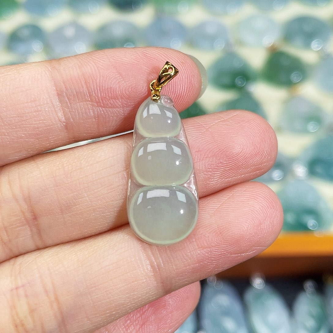 翡翠颈饰18K金镶嵌吊坠