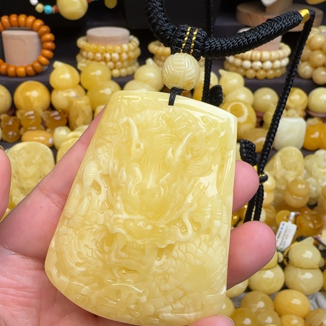 蜜蜡未镶嵌套链天然俄料鸡油黄蜜蜡龙牌吊坠