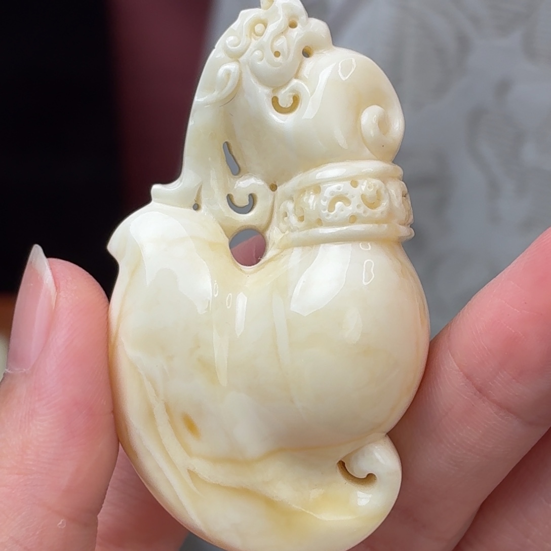 裸石琥珀未镶嵌府上有龙