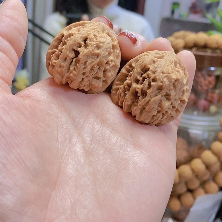 【闪购商品】文玩核桃把件34.5蜡皮千佛山