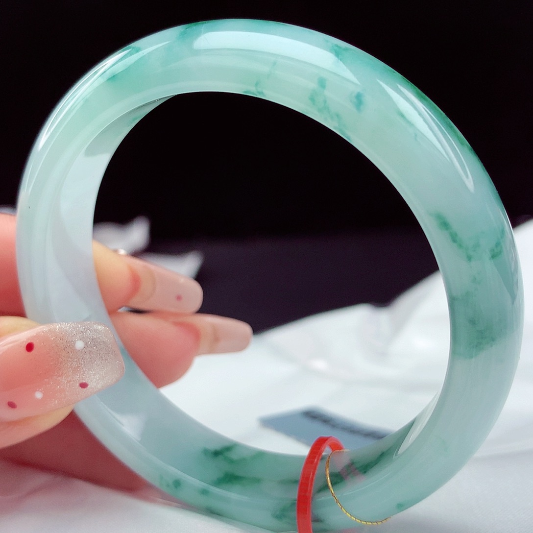 翡翠手镯未镶嵌54圈270