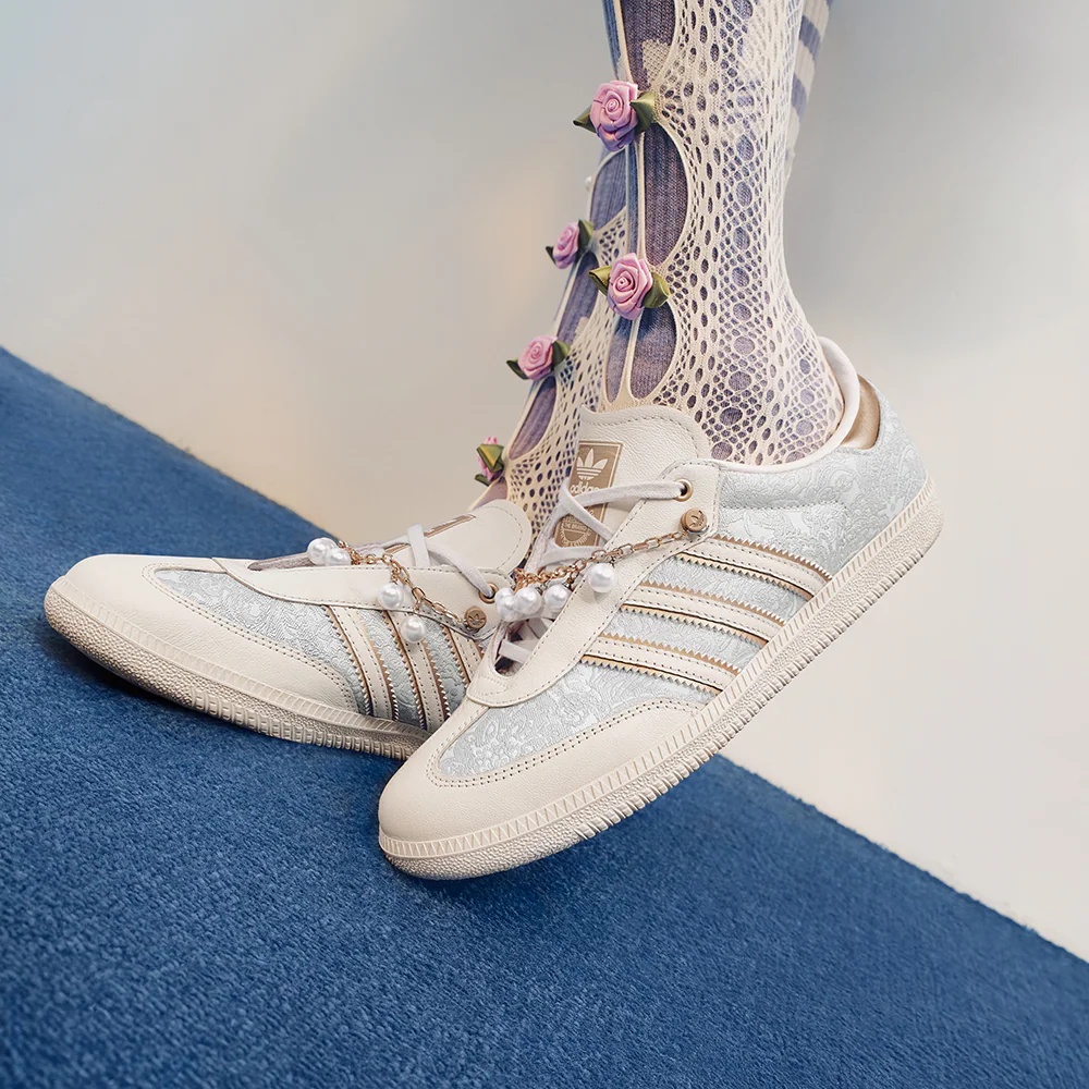 adidas SAMBA OG 舒适百搭防滑耐磨低帮板鞋女款浅灰 JQ2616