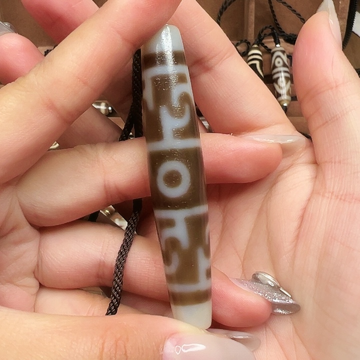 玛瑙/玉髓颈饰未镶嵌九****）