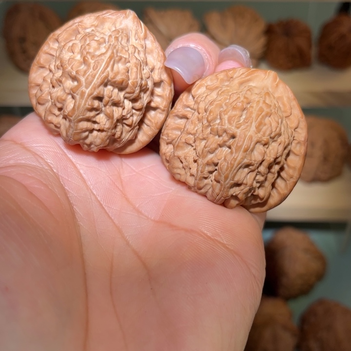 明***天文玩核桃吊坠白狮子