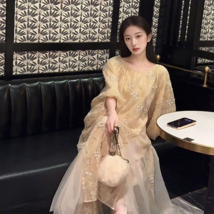 新款新中式国风花朵钉珠刺绣高端连衣裙轻奢设计感气质长裙显瘦