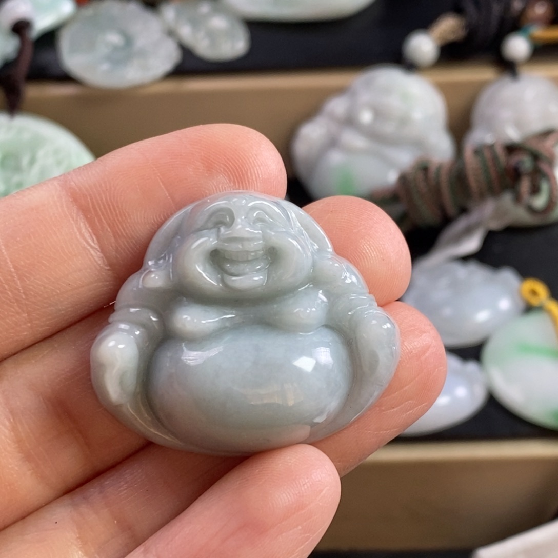 翡翠颈饰未镶嵌佛公