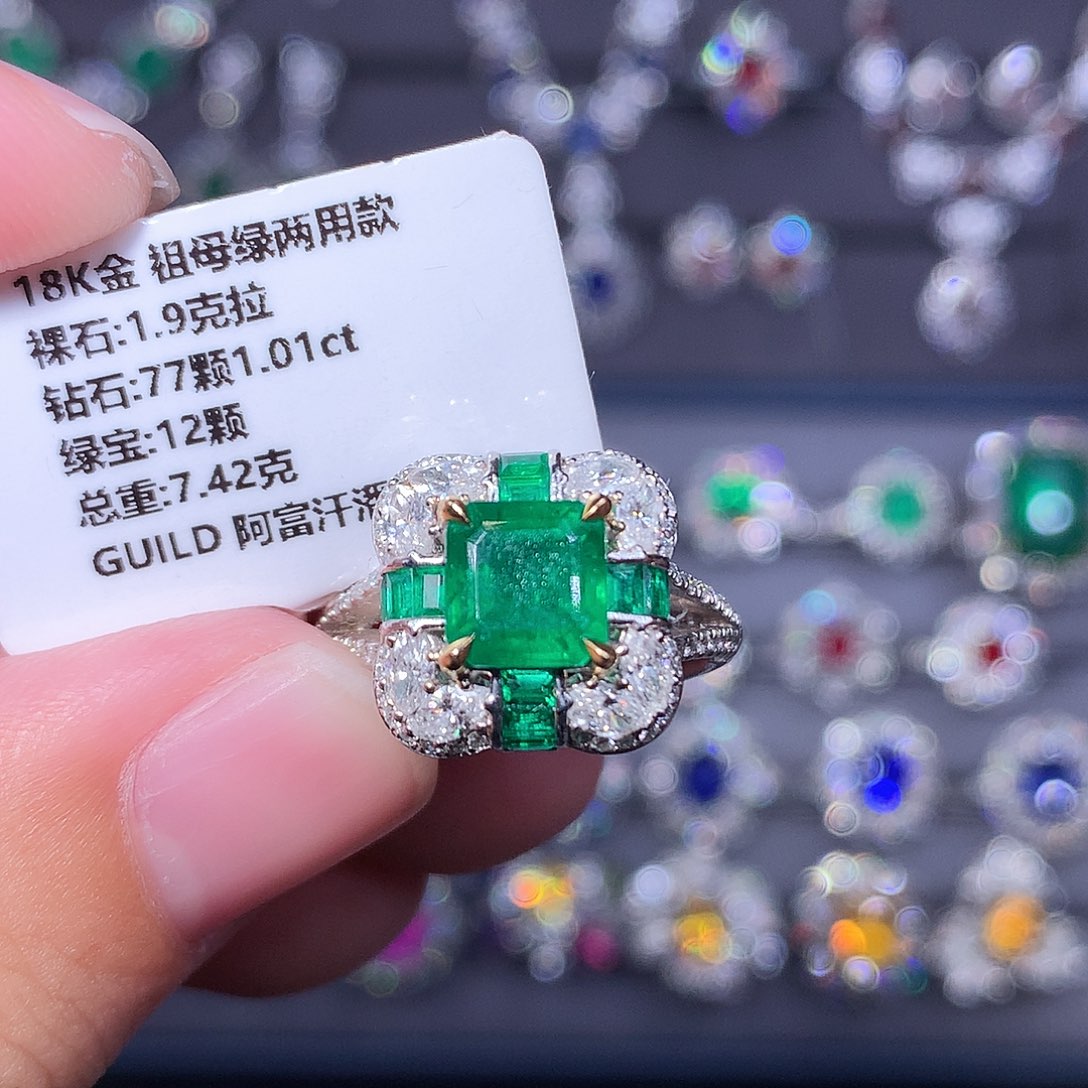 18K金镶嵌祖母绿戒指