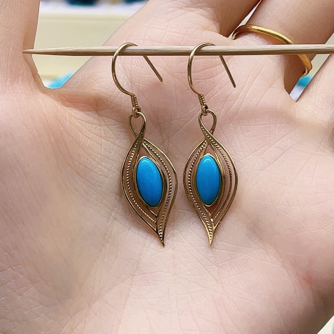 绿松石颈饰未镶嵌