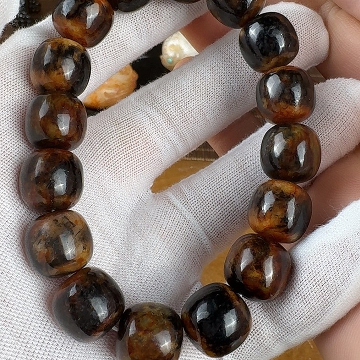 用***9和田玉未镶嵌挂件