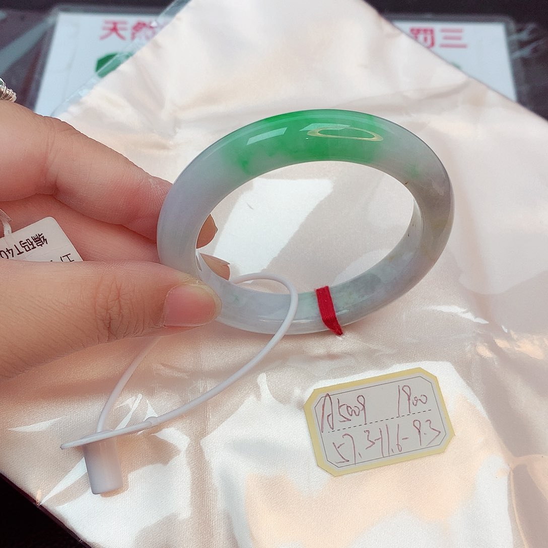 翡翠未镶嵌手镯缅甸翡翠