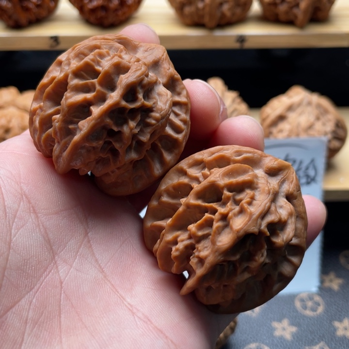 核桃曹大龙文玩核桃