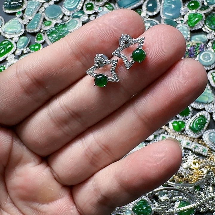 翡翠颈饰未镶嵌天然A货翡翠放漏