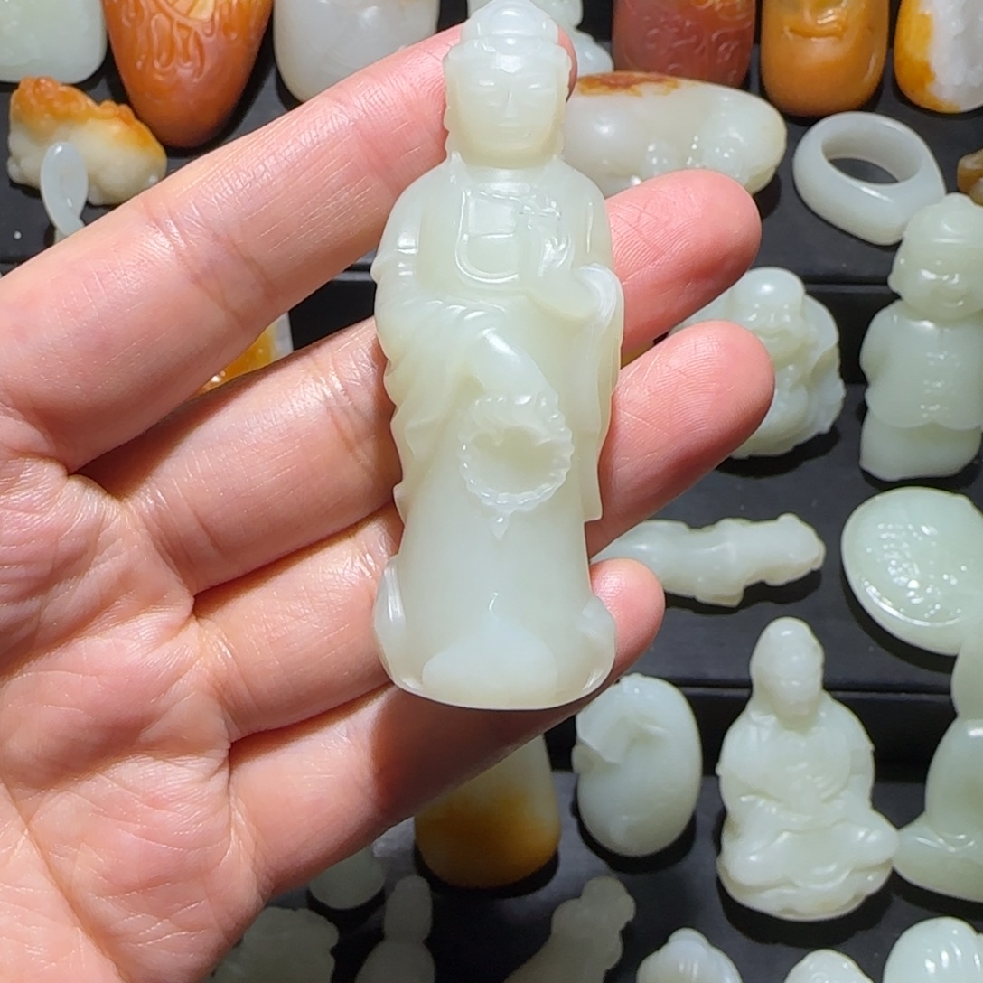 徐***少和田玉未镶嵌颈饰