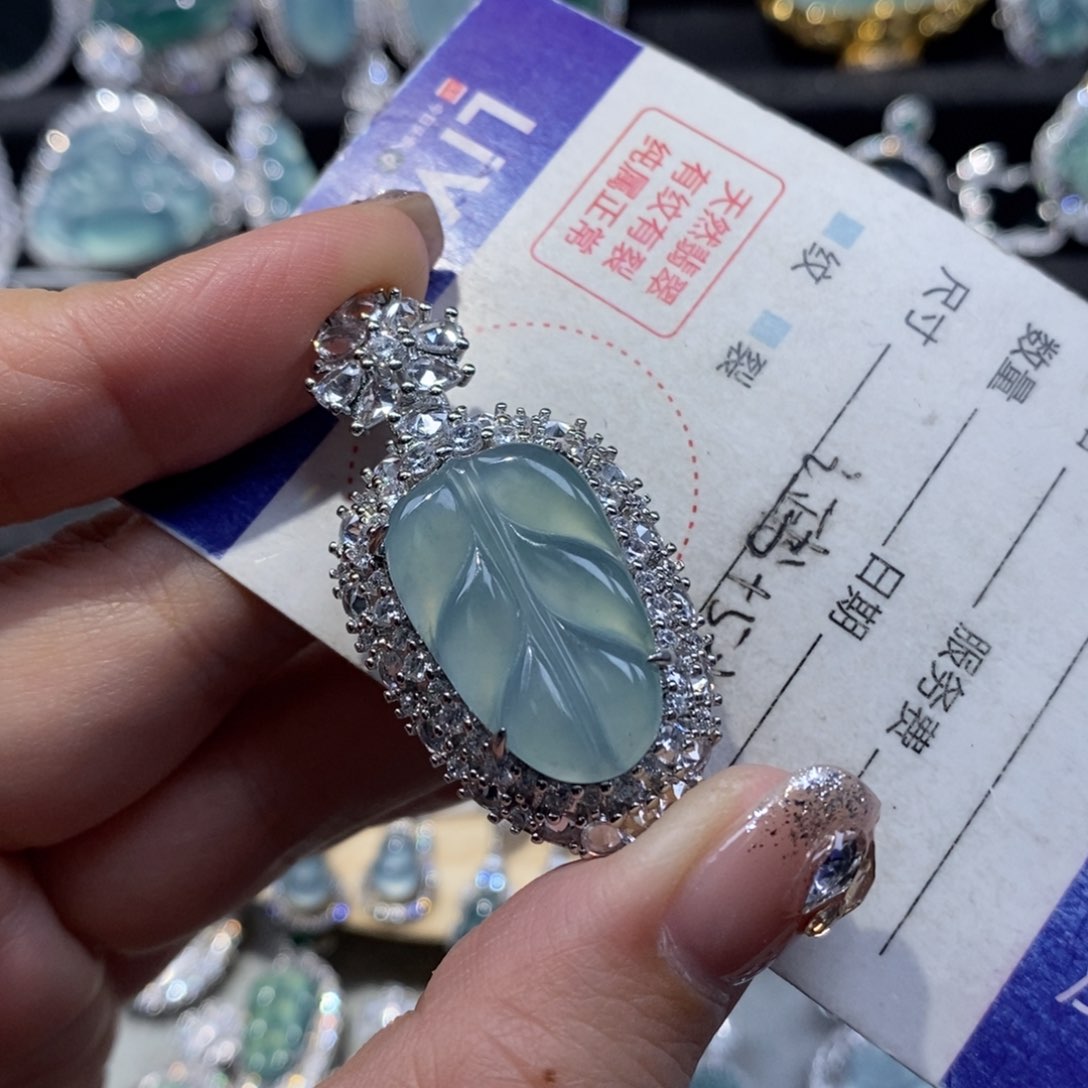 翡翠颈饰未镶嵌翡翠