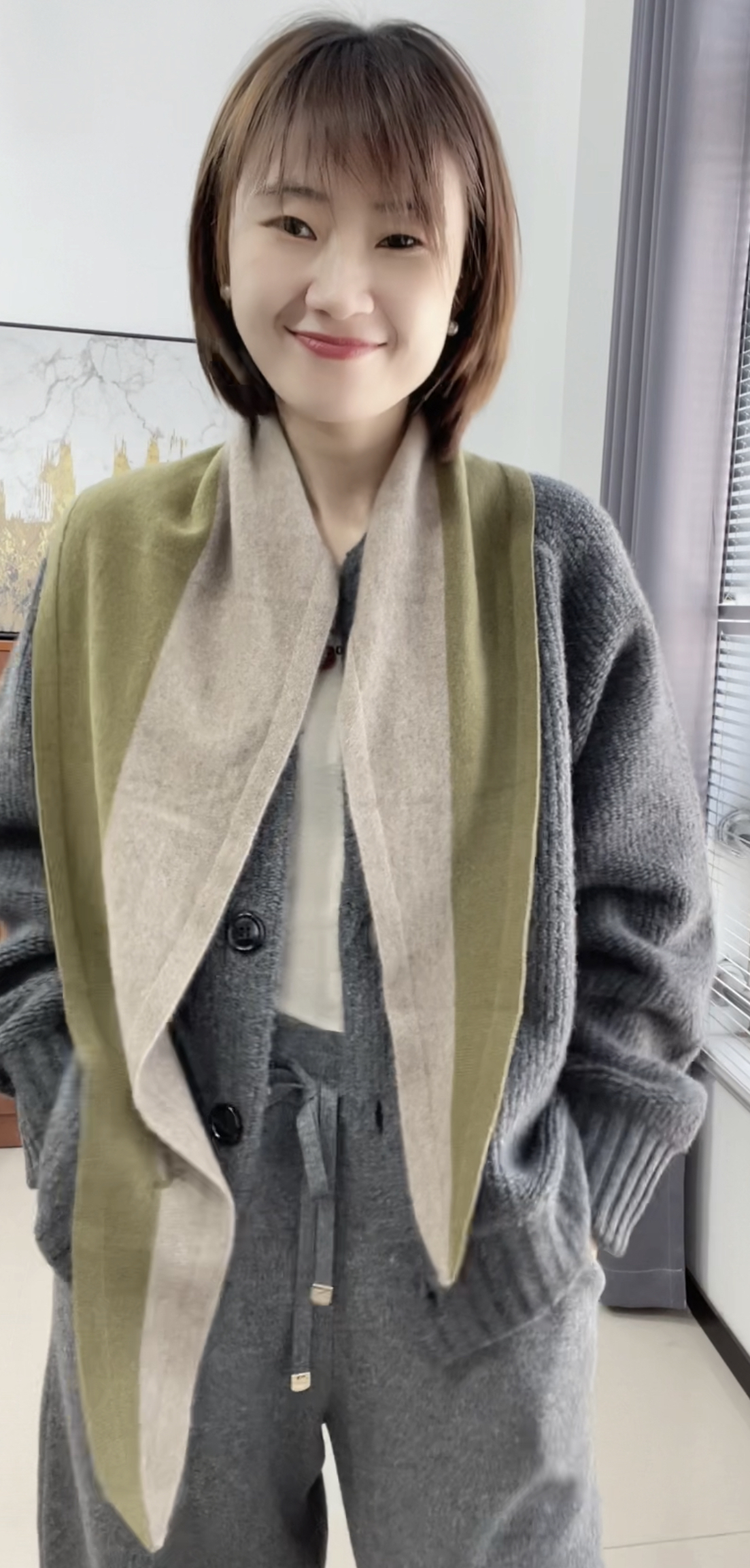 纯山羊绒拼接撞色小刺绣设计围巾