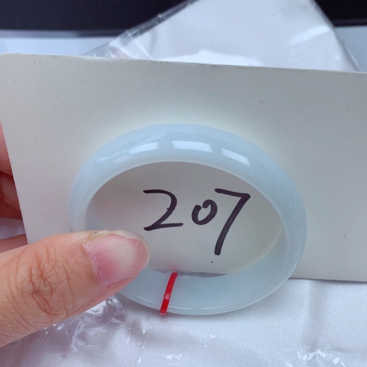 翡翠手镯未镶嵌翡翠