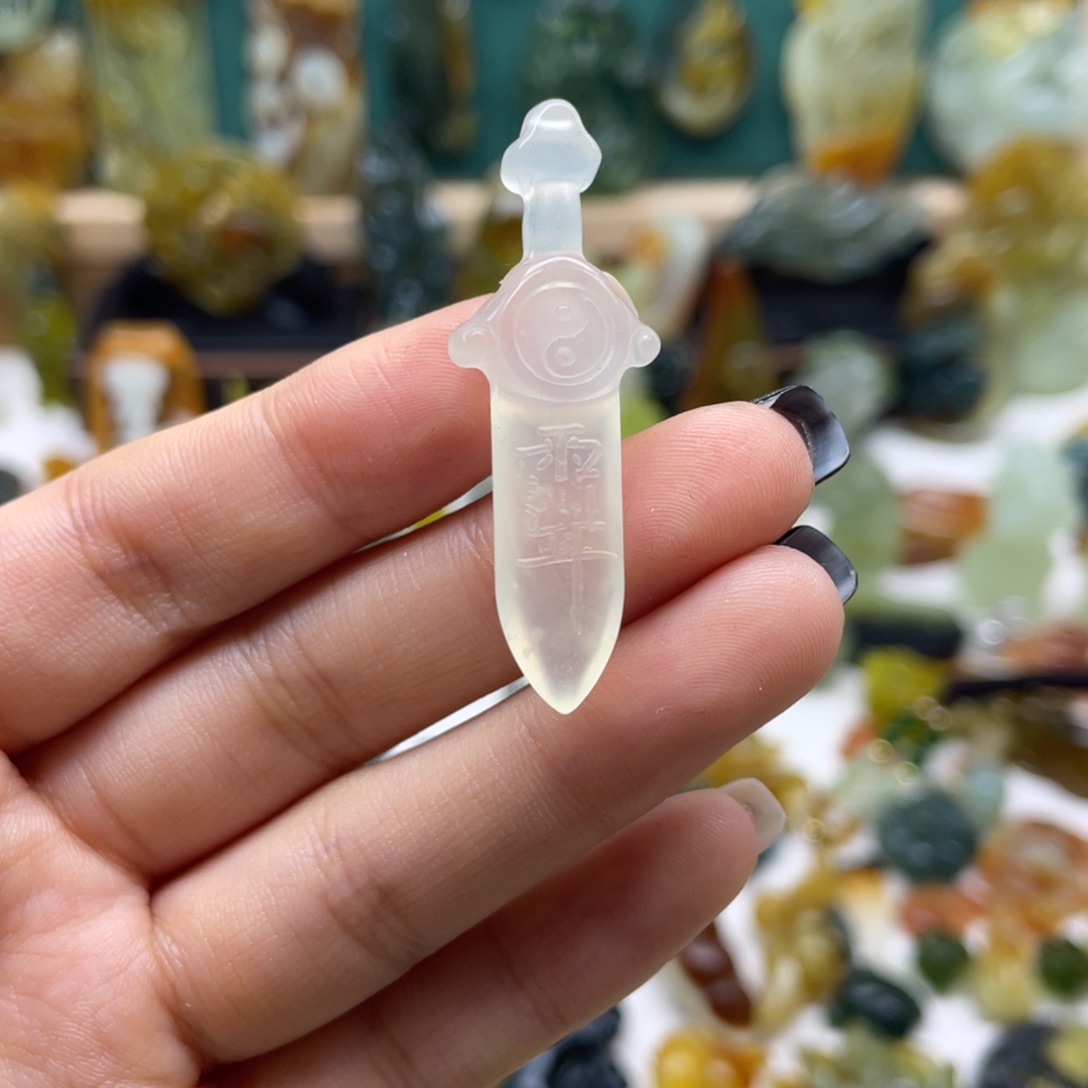 蛇纹石玉颈饰未镶嵌