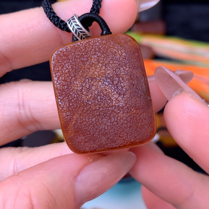 天然原皮切牌吊坠