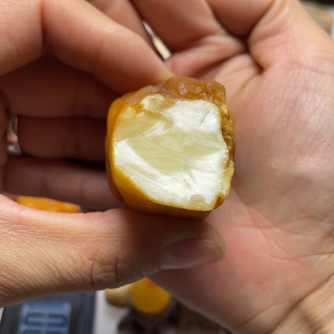 定制琥珀未镶嵌n***.琥珀蜜蜡原石订制珠子