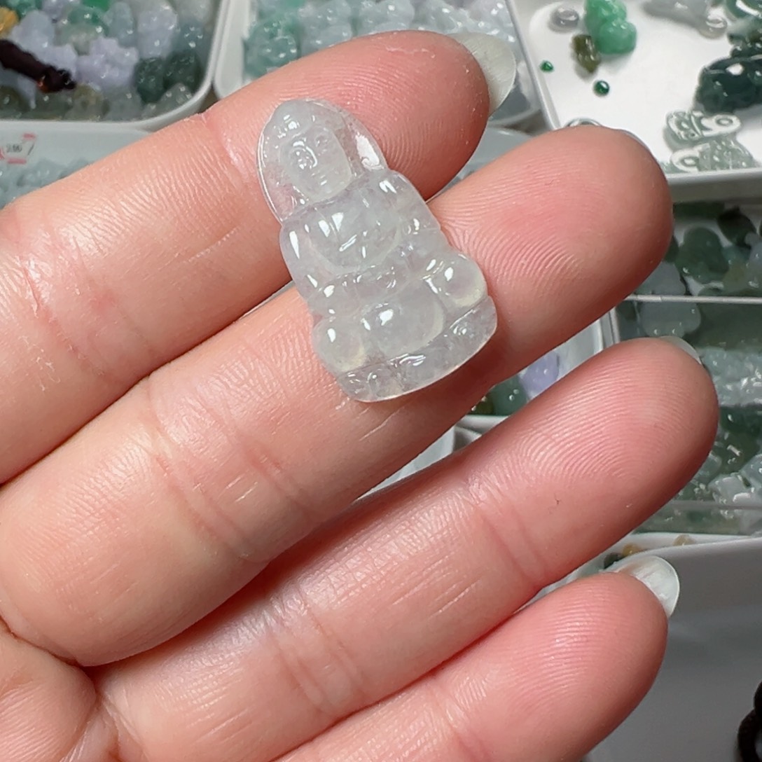 翡翠颈饰未镶嵌小*观音28*16*3.3