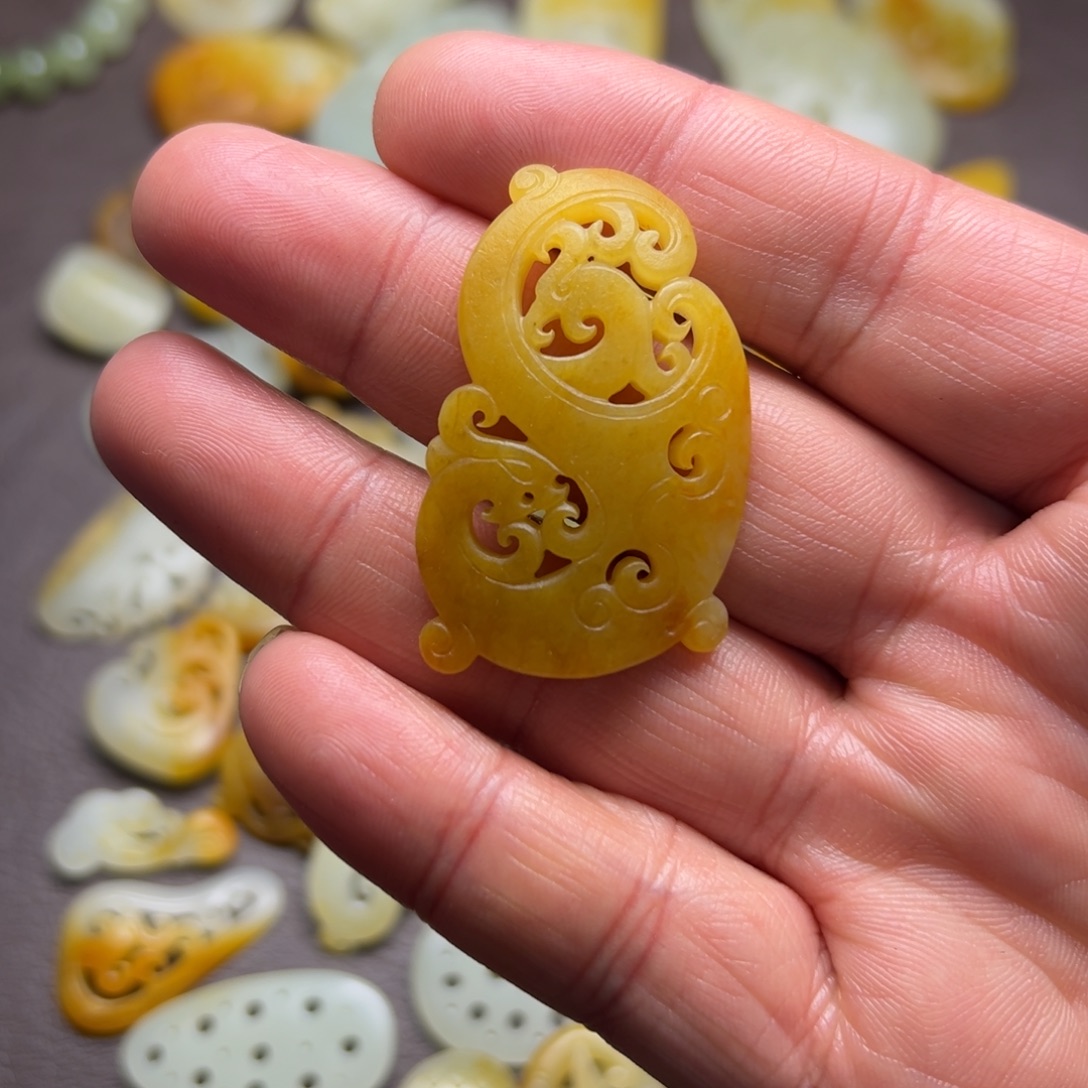 和田玉未镶嵌颈饰