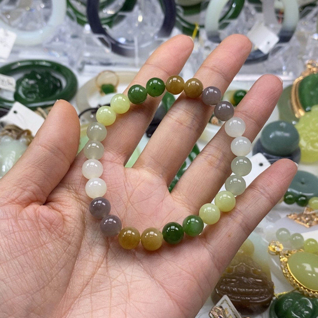 杨***学和田玉未镶嵌手串