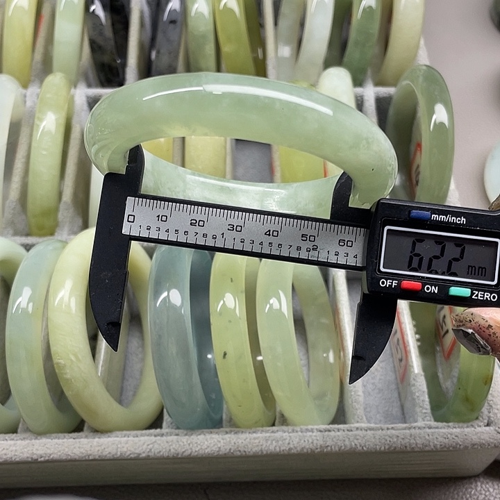 蛇纹石玉未镶嵌手镯152