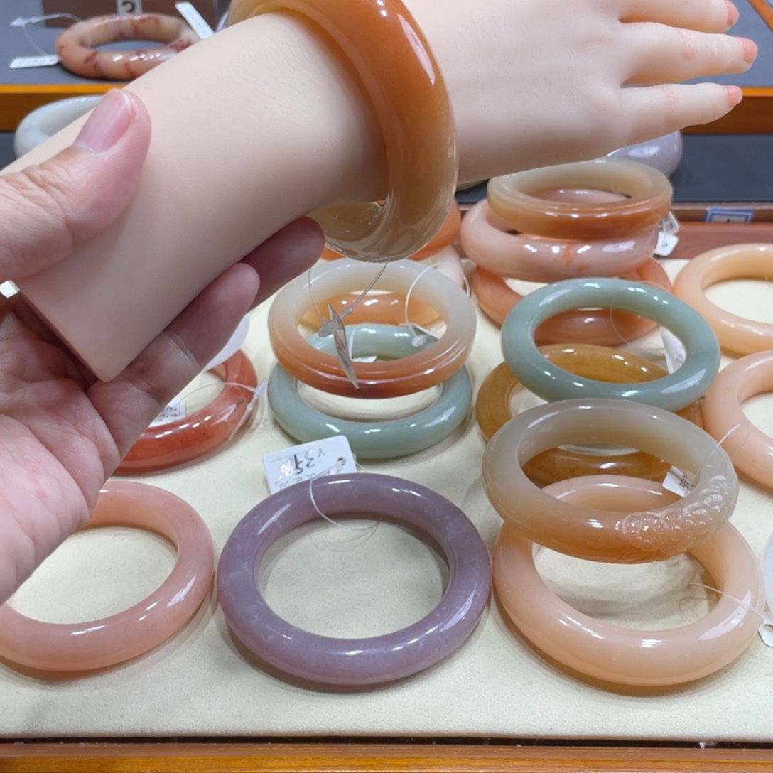 石英质玉手镯未镶嵌?***?