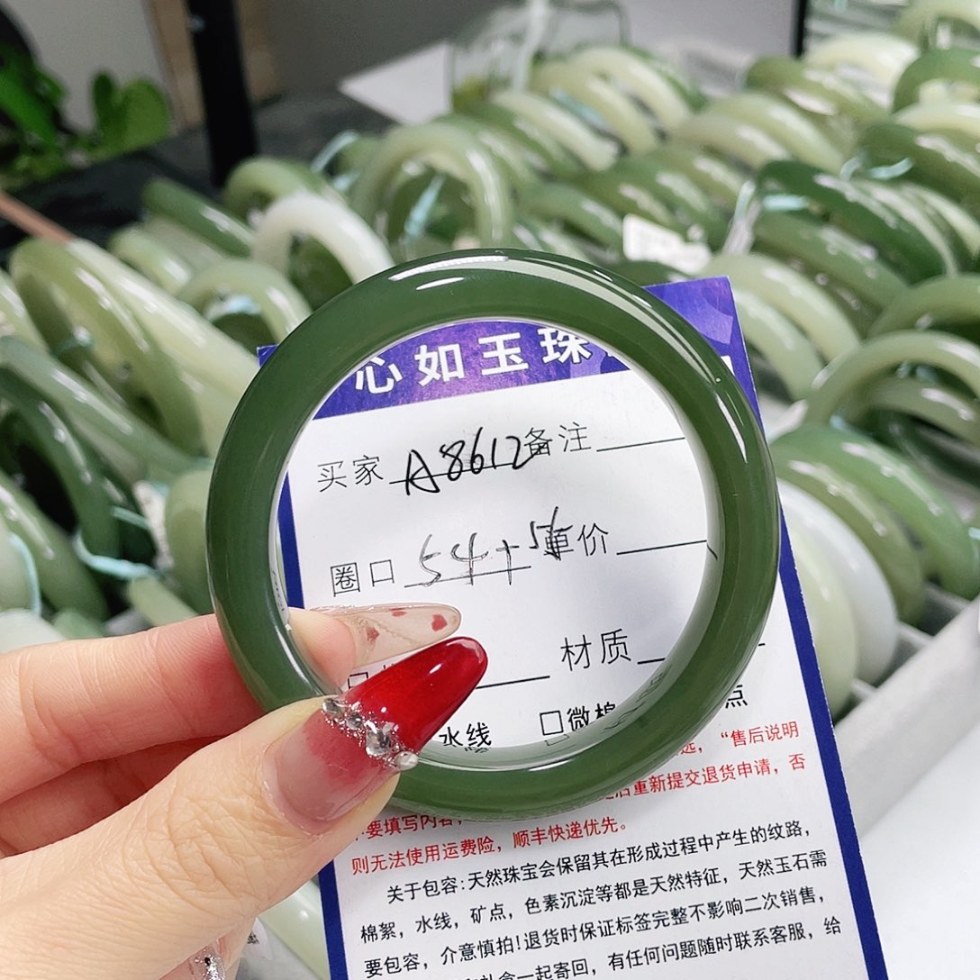 和田玉手镯未镶嵌U****?