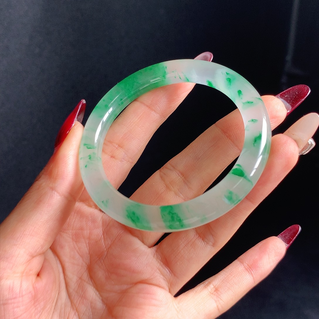 石英质玉手镯未镶嵌隐*