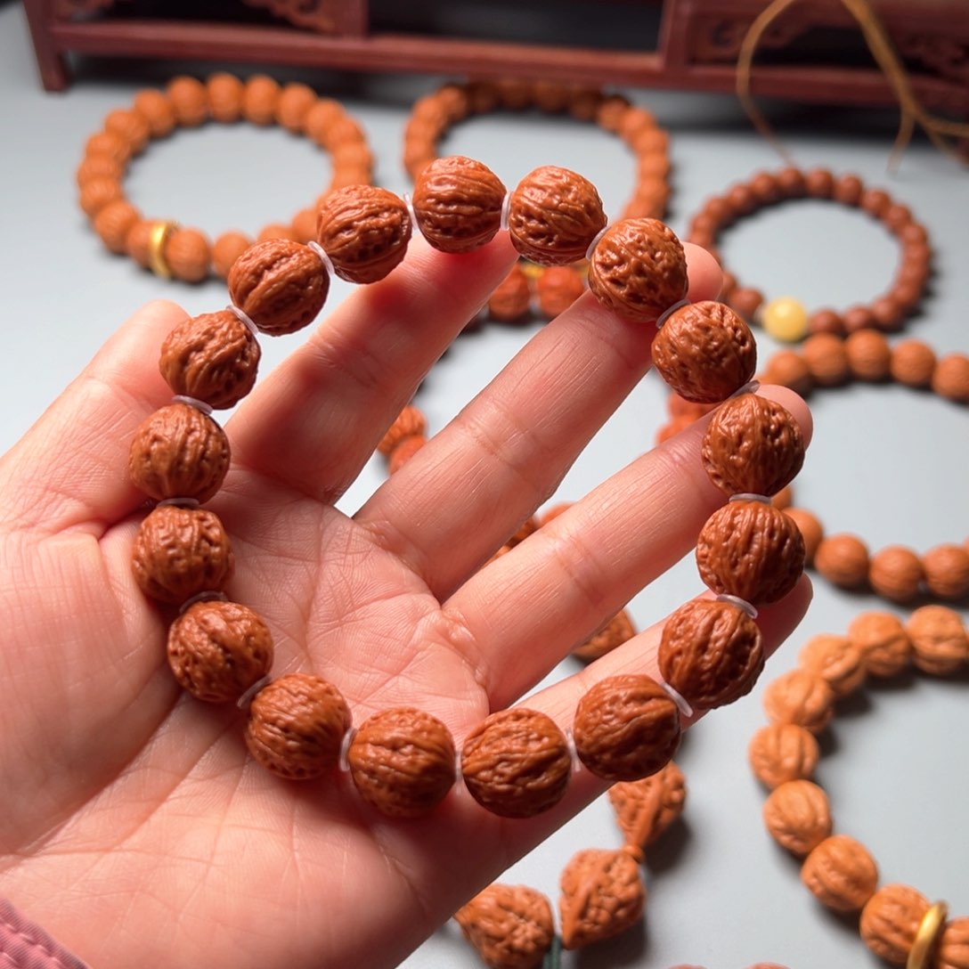 文玩核桃吊坠R****d野生小核桃