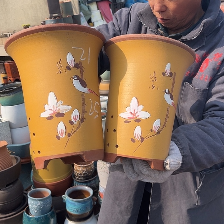 紫砂在这里也有许多