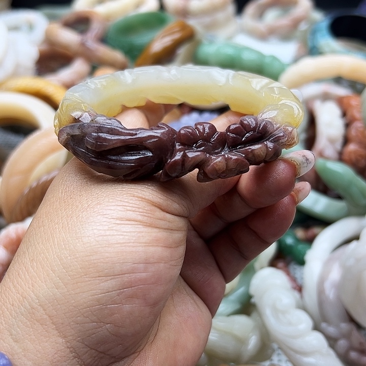 未镶嵌手镯石英岩玉顺**水