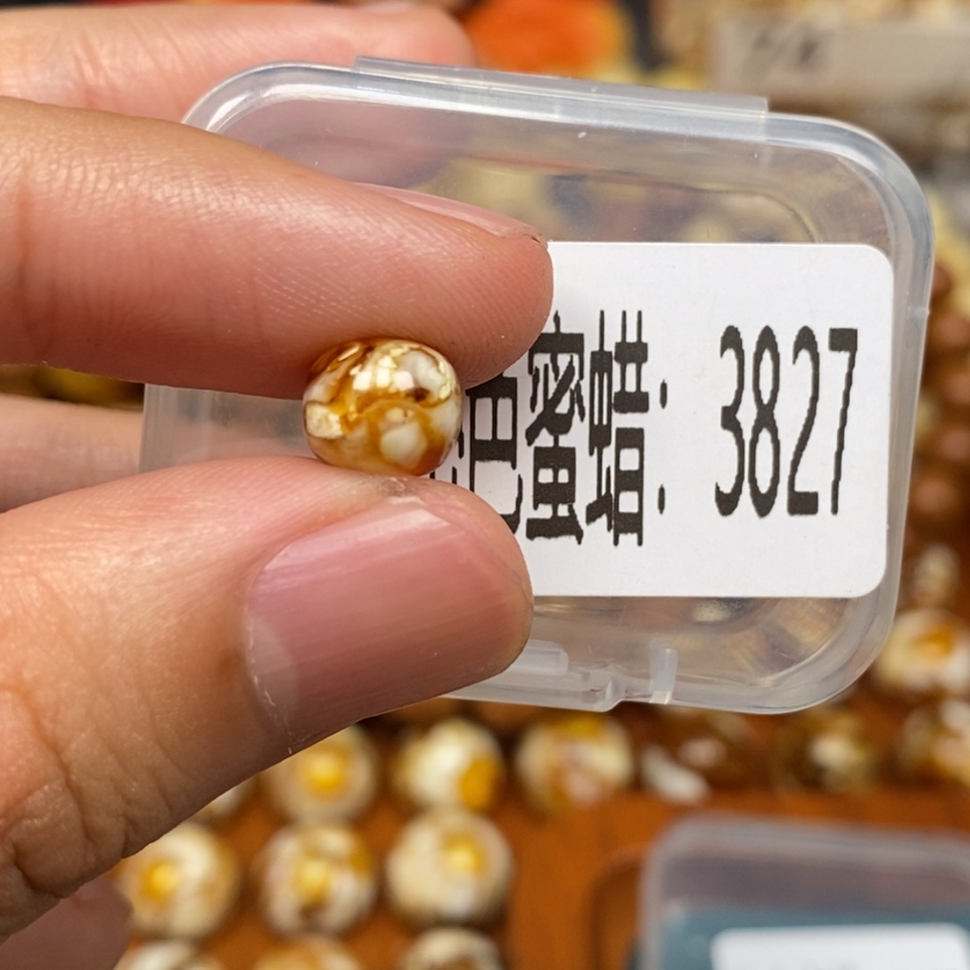 蜜蜡未镶嵌珠宝奇石3827