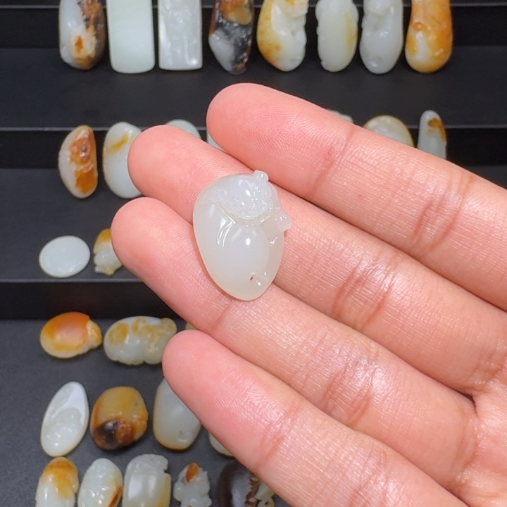 和田玉颈饰未镶嵌李***欢