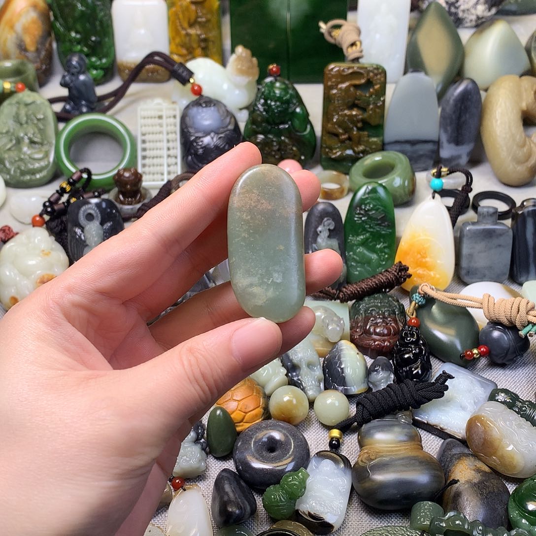 和田玉颈饰未镶嵌