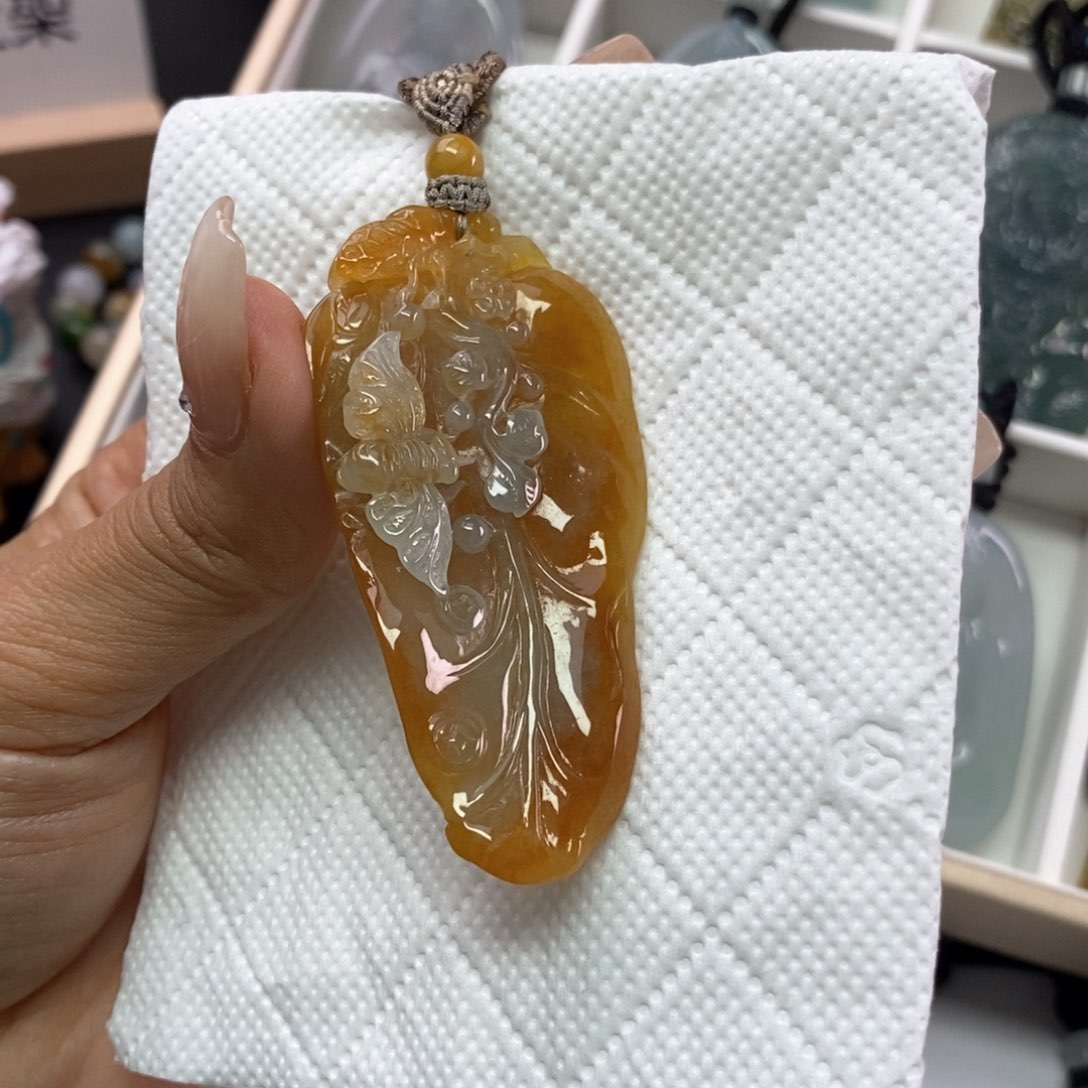 翡翠挂件未镶嵌翡翠